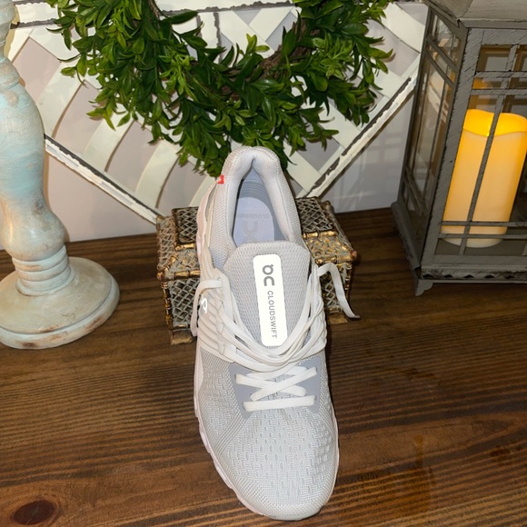 ON CLOUDSWIFT *New* SOLD - Picture 4 of 6